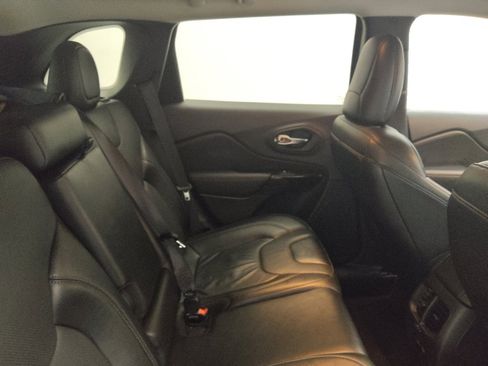 Used 2023 Jeep Cherokee Altitude Lux image 19