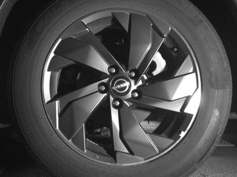 Used 2025 Nissan Rogue SV FWD image 17