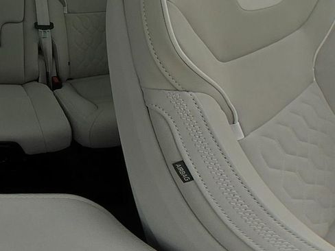 New 2025 Volvo EX90 Plus w/ Protection Package Premier image 33