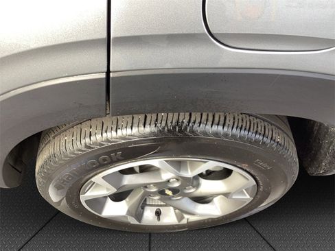 Used 2024 Chevrolet Trax LT w/ LT Convenience Package image 34