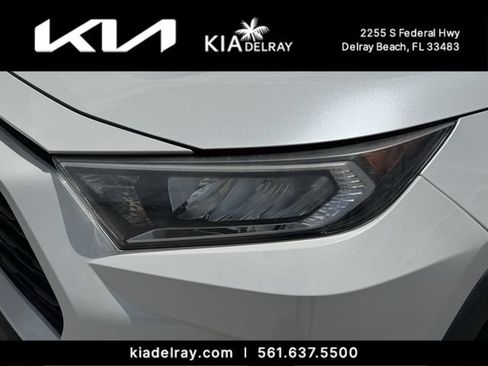 Used 2021 Toyota RAV4 XLE Premium FWD image 6