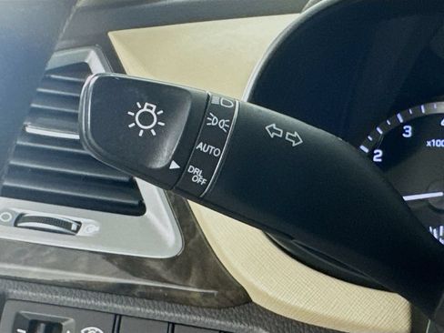 Used 2017 Hyundai Santa Fe SE FWD image 13