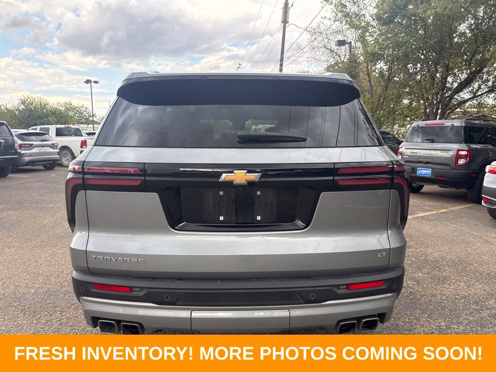 Used 2024 Chevrolet Traverse LT w/ Enhanced Driving Package FWD image 3