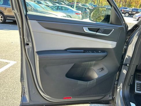 New 2026 Volkswagen Atlas Peak Edition image 9