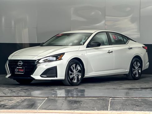 Used 2025 Nissan Altima 2.5 S FWD image 7