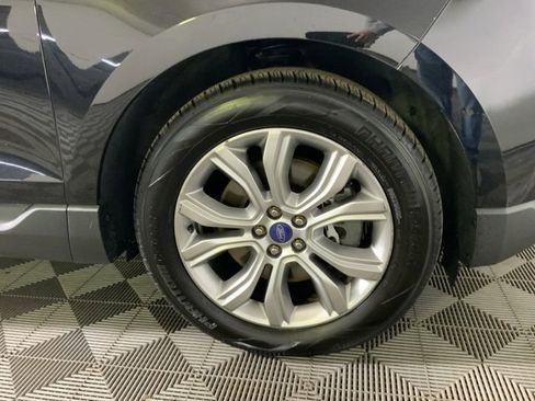 Used 2019 Ford Edge Titanium image 34