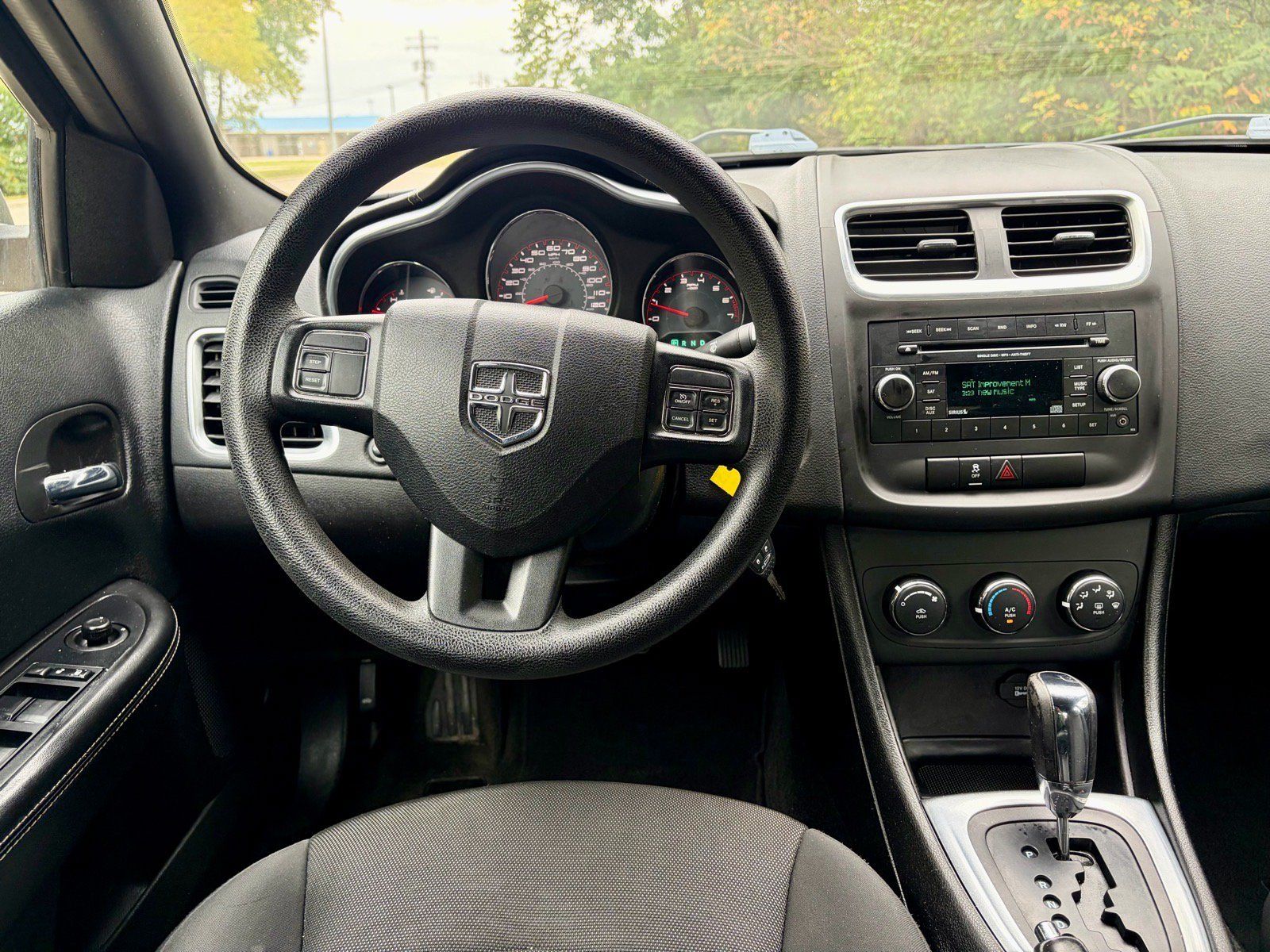 Used 2013 Dodge Avenger SE FWD image 2