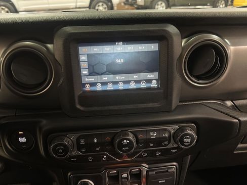 Used 2021 Jeep Wrangler Unlimited Willys image 19