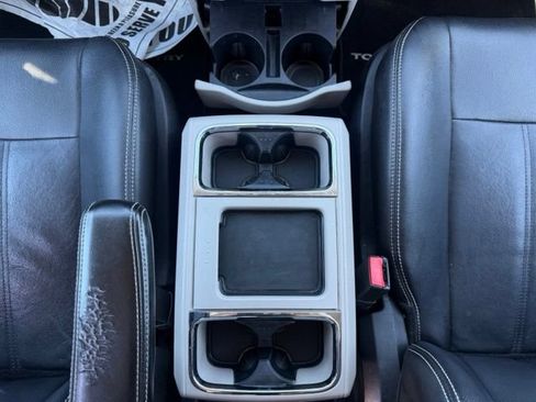 Used 2014 Chrysler Town & Country Touring FWD image 27