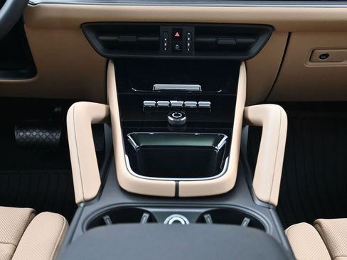 Certified 2026 Porsche Cayenne Coupe AWD/4WD image 10