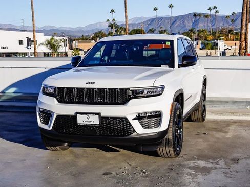 New 2025 Jeep Grand Cherokee Limited w/ Black Appearance Package image 4