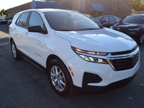 Used 2023 Chevrolet Equinox LS w/ LS Convenience Package image 5