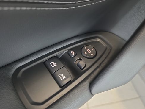 Used 2025 BMW Z4 M40i w/ Premium Package image 11