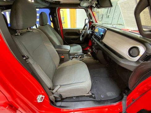 Used 2025 Jeep Wrangler Unlimited Sport AWD/4WD image 25