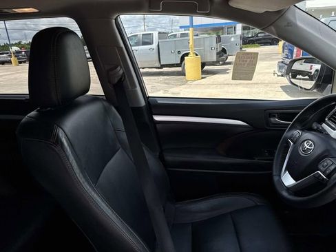 Used 2017 Toyota Highlander XLE FWD image 16