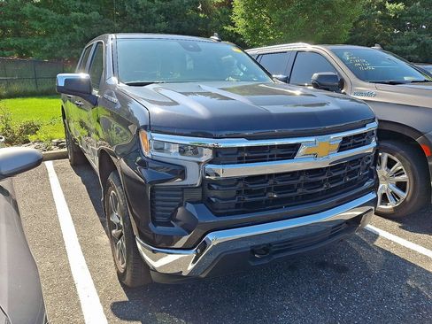 Used 2023 Chevrolet Silverado 1500 LT AWD/4WD image 3