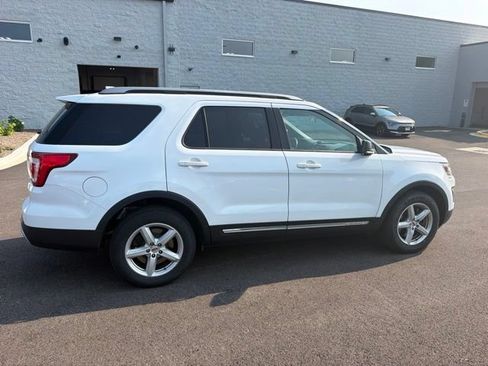 Used 2017 Ford Explorer XLT AWD/4WD image 10