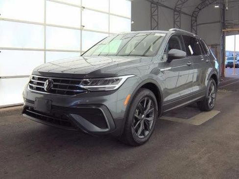 Used 2023 Volkswagen Tiguan SE image 4