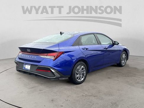 Used 2024 Hyundai Elantra SEL FWD image 5