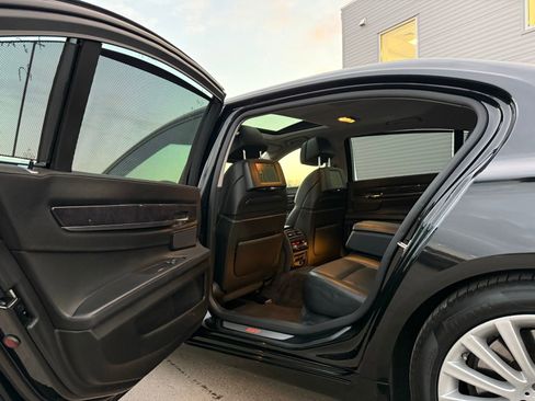 Used 2010 BMW 750Li xDrive image 15
