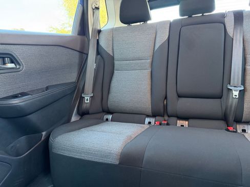 Used 2023 Nissan Rogue SV image 40