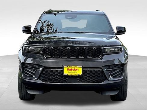 New 2025 Jeep Grand Cherokee Altitude image 18