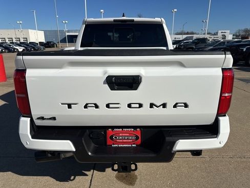 Certified 2025 Toyota Tacoma TRD Off-Road image 4