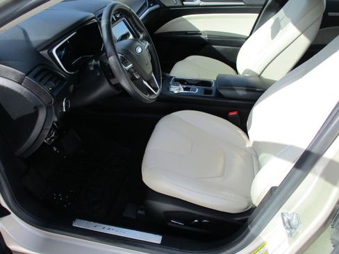 Used 2018 Ford Fusion Titanium image 11