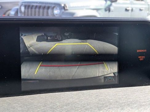 Used 2019 Lexus UX 200 w/ Premium Package image 18