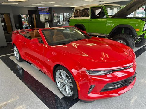 Used 2017 Chevrolet Camaro LT RWD image 3