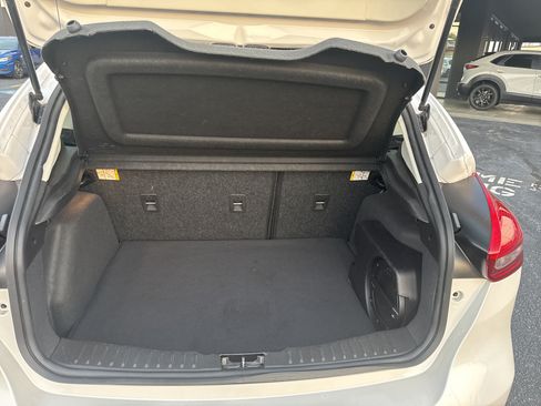 Used 2018 Ford Focus Titanium w/ Titanium Technology Package FWD image 7