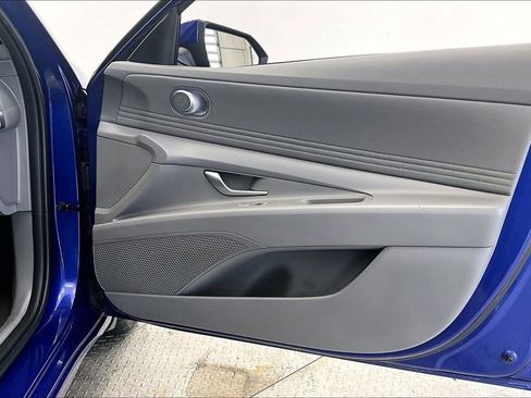 Used 2022 Hyundai Elantra SEL w/ Convenience Package image 18