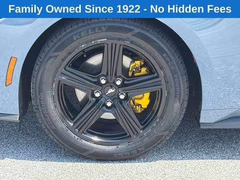 Used 2025 Ford Mustang Coupe RWD image 11