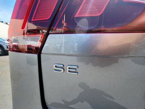Used 2022 Volkswagen Tiguan SE R-Line image 30