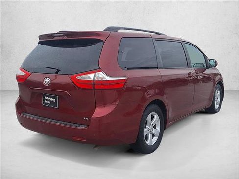 Used 2015 Toyota Sienna LE image 5