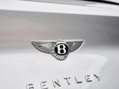 Used 2023 Bentley Bentayga Extended Wheelbase image 9