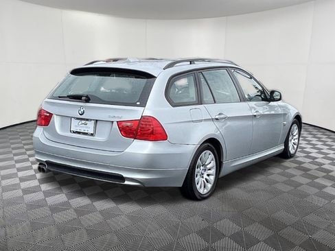 Used 2009 BMW 328i xDrive Wagon AWD/4WD image 6