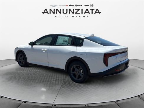 New 2025 Kia K4 LXS image 3