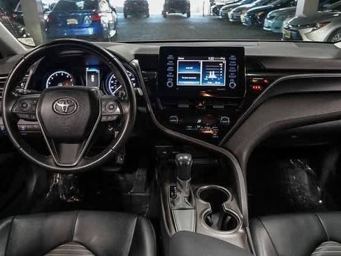 Used 2021 Toyota Camry SE image 12
