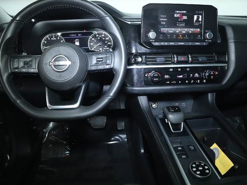 Used 2025 Nissan Pathfinder SV image 30