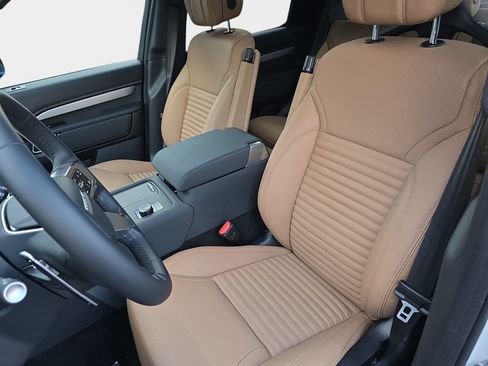 New 2026 Land Rover Discovery Limited Edition AWD/4WD image 15