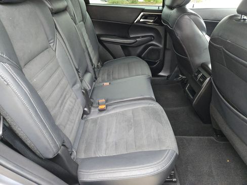 Used 2022 Mitsubishi Outlander SE image 27