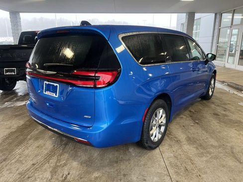 New 2026 Chrysler Pacifica Select image 21