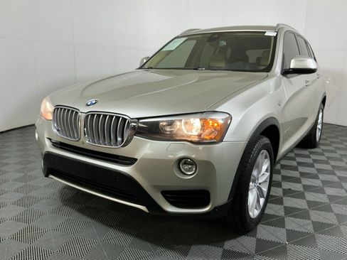 Used 2017 BMW X3 sDrive28i RWD image 2