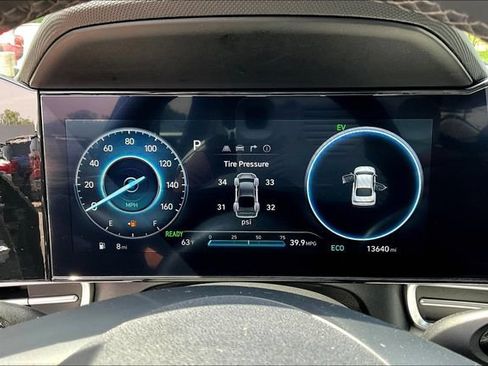 Used 2025 Hyundai Elantra Limited FWD image 13