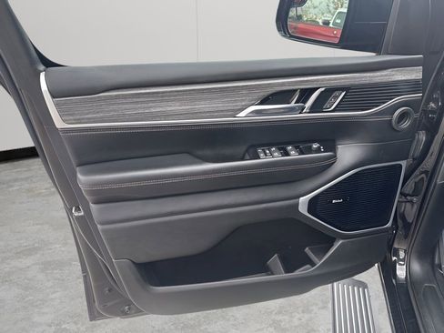 Used 2022 Jeep Wagoneer Series III w/ Premium Group I image 26