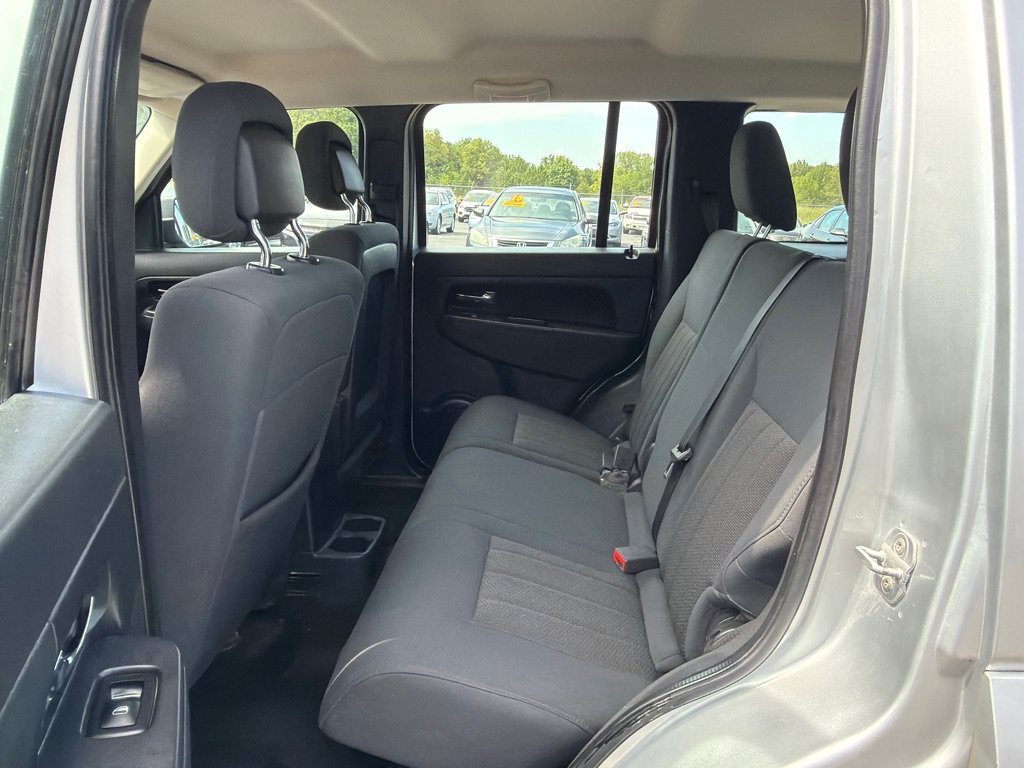 Used 2012 Jeep Liberty Sport AWD/4WD image 12