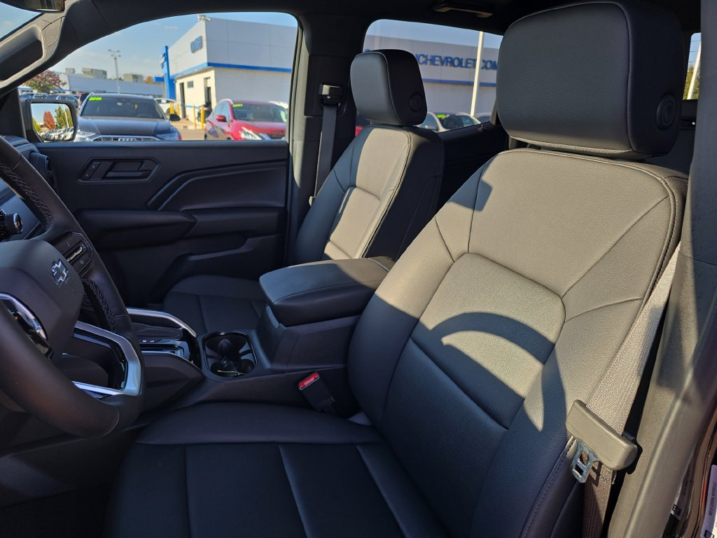 Used 2025 Chevrolet Colorado Trail Boss AWD/4WD image 6