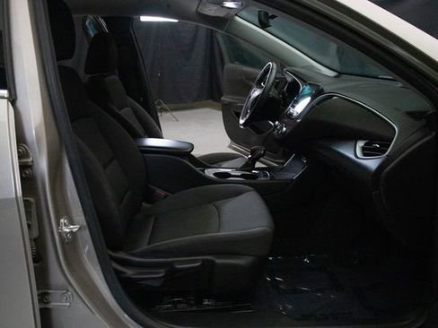 Used 2022 Chevrolet Malibu RS image 16