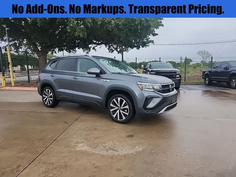 Used 2024 Volkswagen Taos SE image 1